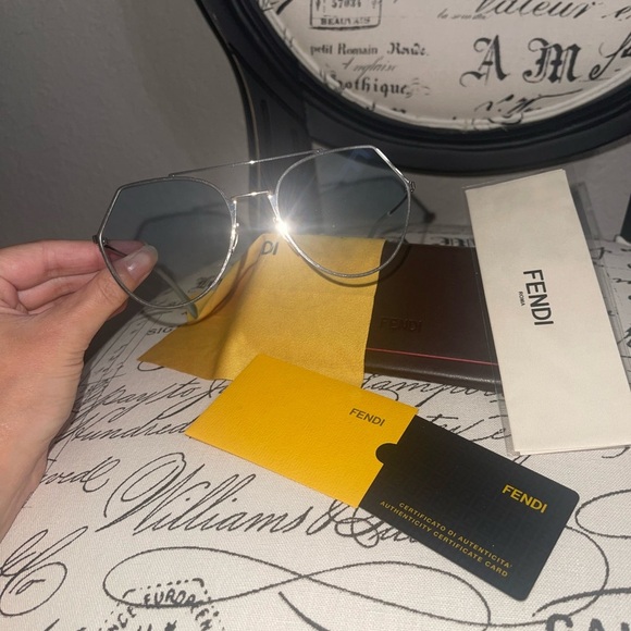 HOLD NEW FENDI FF0194/S WH1 7R LIGHT BLUE AVIATOR SILVER FANTASY LOGO LENS - Picture 5 of 14